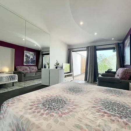 Club Atlantis 144 - One Bed *
